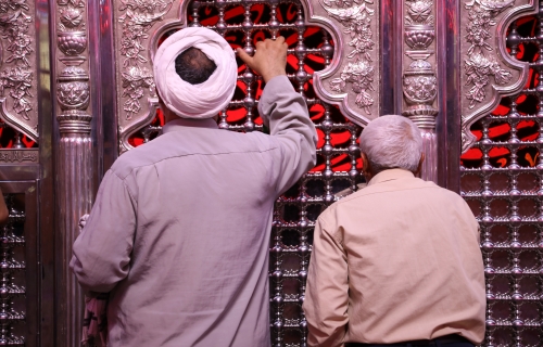 عَزِيزٌ عَلَيَّ أَنْ أَرَى الْخَلْقَ وَلا تُرَى وَلا أَسْمَعُ لَكَ حَسِيساً وَلا نَجْوَى