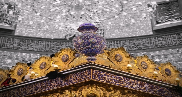 اَلسَّلامُ عَلَيْكَ اَيُّهَا الْعَبْدُ الصّالِحُ الْمُطيعُ للهِ وَلِرَسُولِهِ وَلاَِميرِالْمُؤْمِنينَ وَالْحَسَنِ والْحُسَيْنِ صَلَّى اللهُ عَلَيْهِمْ وَسَلَّمَ،