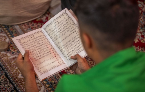 اَللّـَهُمَّ الْعَنِ الْعِصَابَةَ الَّتي جَاهَدَتِ الْحُسَيْنَ ـ عَلَيْهِ السَّلَامُ ـ وَشَايَعَتْ وَبَايَعَتْ وَتَابَعَتْ عَلَى قَتْلِهِ ، اَللَّـهُمَّ الْعَنْهُمْ جَمِيعاً . 