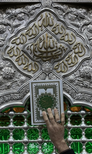 شباك ضريح الامام الحسين عليه السلام 