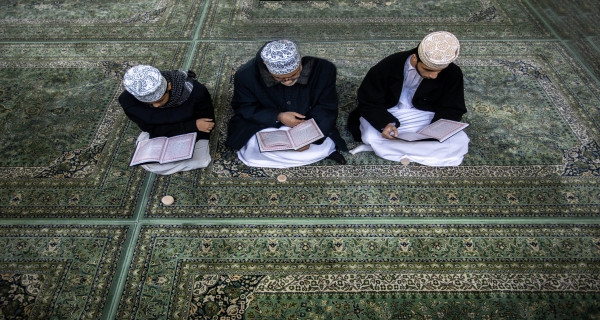  اللهم صل على محمد وال محمد