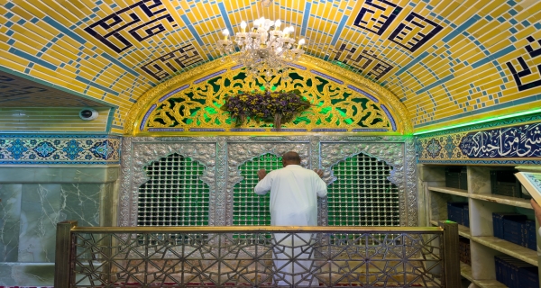 السلام عليك يا حجة الله التي لا تخفى .