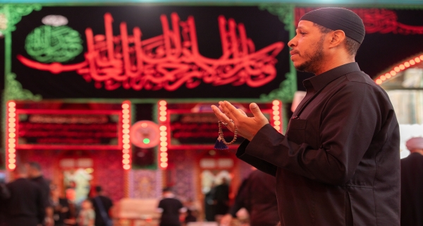  أجواء الدعاء في الصحن الحسيني الشريف